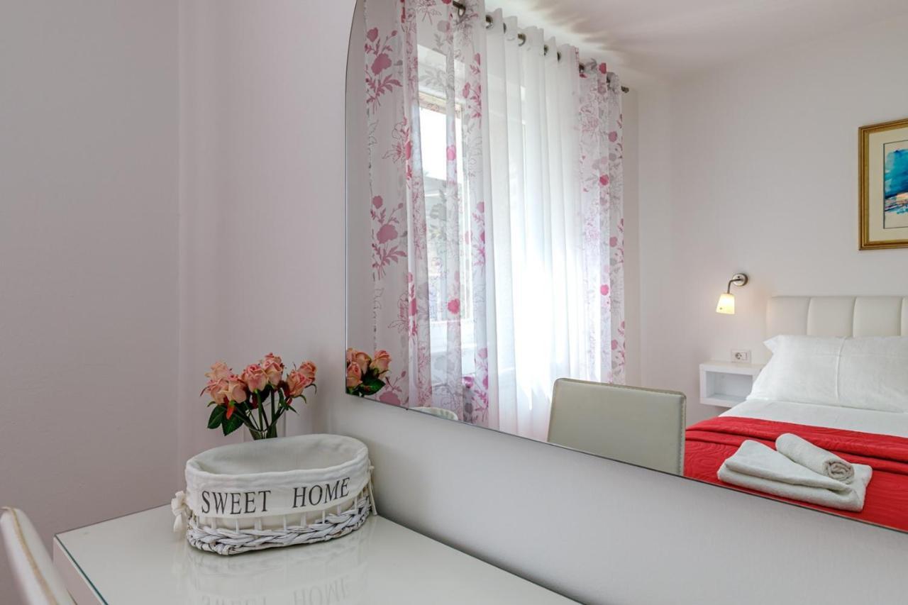 Apartments Lavizatic Пореч Екстериор снимка